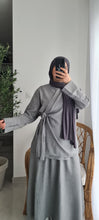 Charger l&#39;image dans la galerie, Ensemble Wrap Top et JUPE-GRIS
