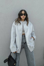 Charger l&#39;image dans la galerie, Bomber oversize doux au toucher - GRIS
